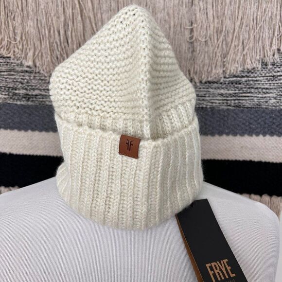 FRYE Cable Knit Cream Beanie Winter Hat NWT - Picture 1 of 4